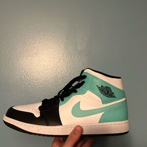 Jordan 1 mid